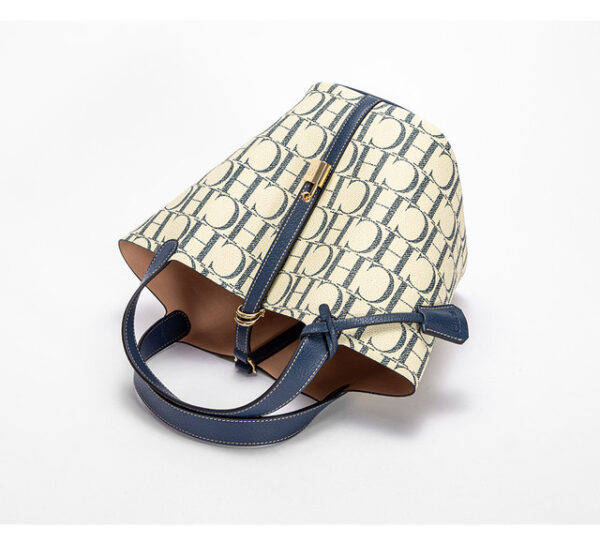 Luxury Brand 2024 Fashion Women's Handbag PVC Jacquard Texture Women's Shoulder Bag Large Capacity Commuter Travel Crossbody Bag - Image 4